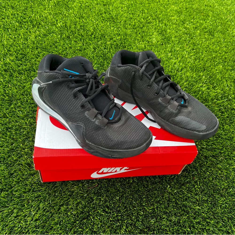 Gianas Nikes basketball shoes, Good condition